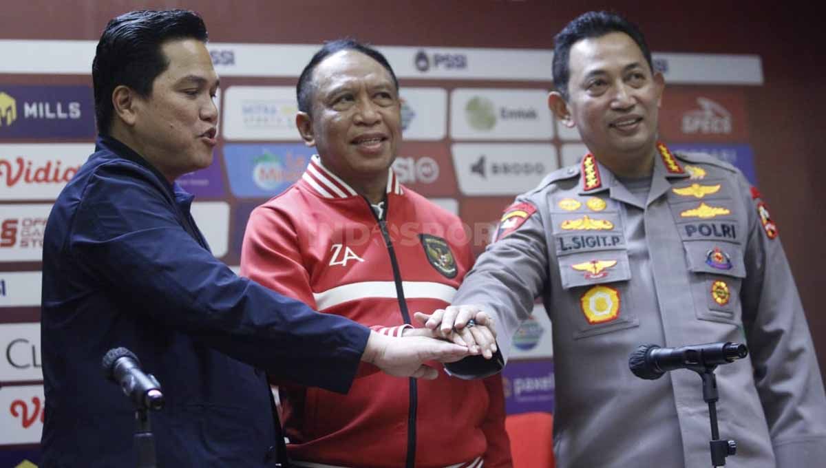 Ketua Umum PSSI Erick Thohir, Kapolri Sigit Listyo Prabowo dan Menpora Zainudin pada acara presconference Penegakan Hukum Match Fixing di Media Center GBK, Minggu (19/02/23). Copyright: © Herry Ibrahim/INDOSPORT