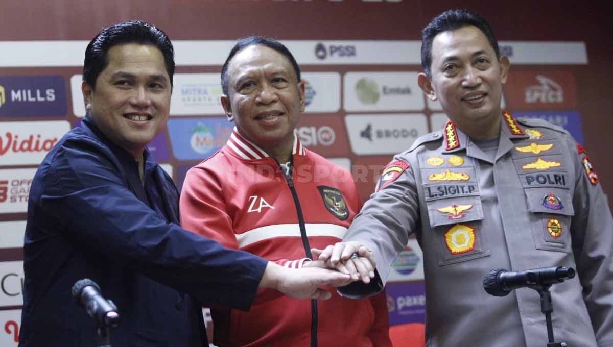 Ketua Umum PSSI Erick Thohir, Kapolri Sigit Listyo Prabowo dan Menpora Zainudin pada acara presconference Penegakan Hukum Match Fixing di Media Center GBK, Minggu (19/02/23). Copyright: © Herry Ibrahim/INDOSPORT