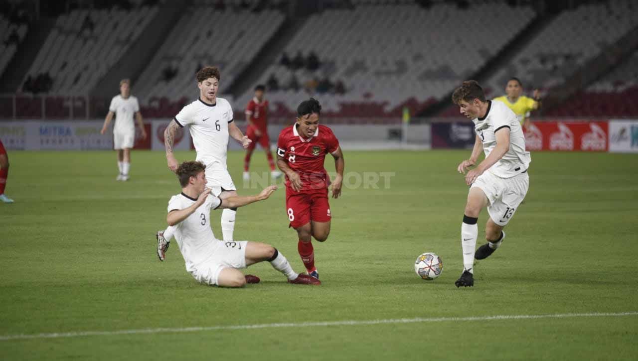 Pertandingan antara Timnas Indonesia U-20 melawan Selandia Baru pada Turnamen Mini yang digelar PSSI sebagai persiapan Piala Asia U-20 2023 di Stadion GBK, Minggu (19/02/23). Copyright: © Herry Ibrahim/INDOSPORT