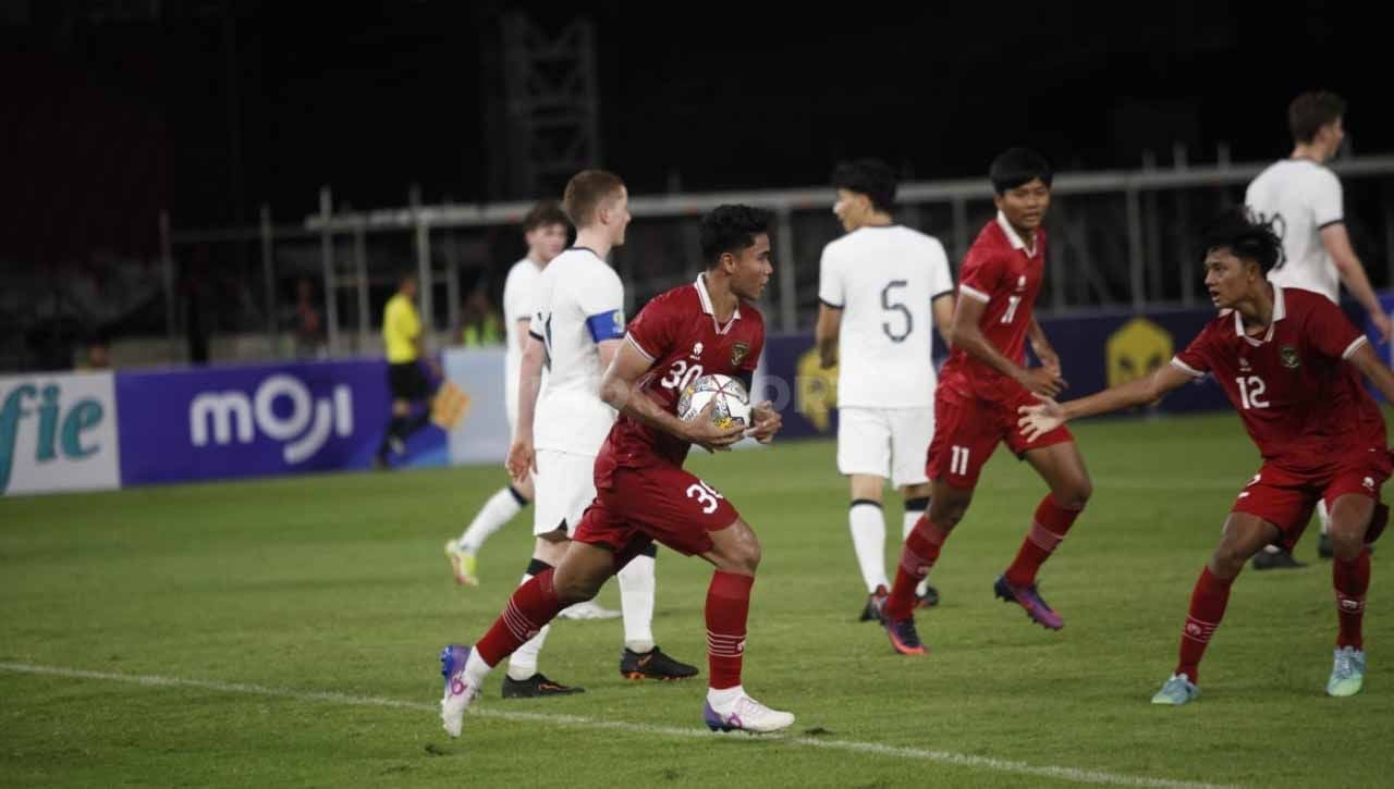 Pertandingan antara Timnas Indonesia U-20 melawan Selandia Baru pada Turnamen Mini yang digelar PSSI sebagai persiapan Piala Asia U-20 2023 di Stadion GBK, Minggu (19/02/23). Copyright: © Herry Ibrahim/INDOSPORT
