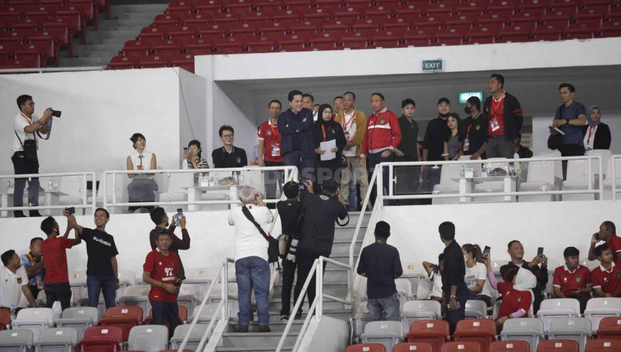 Ketua Umum PSSI Erick Thohir, hadir pada Turnamen Mini yang digelar PSSI sebagai persiapan Piala Asia U-20 2023 di Stadion GBK, Minggu (19/02/23). Copyright: © Herry Ibrahim/INDOSPORT