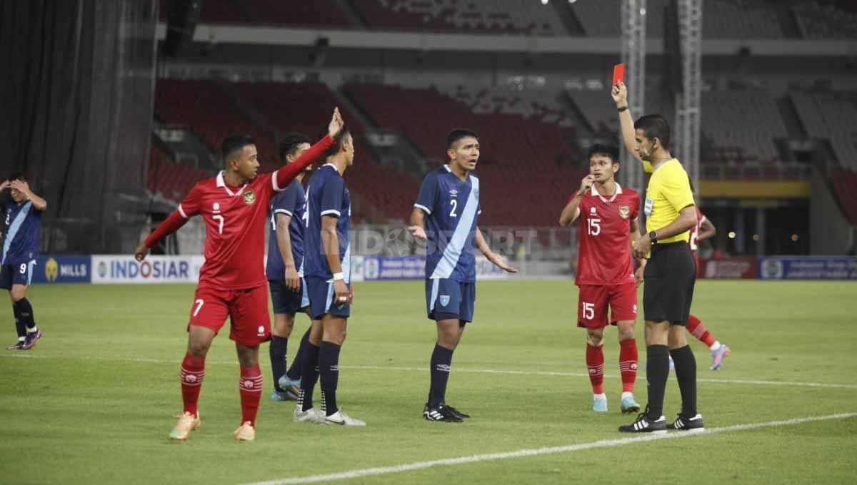 Pertandingan antara Timnas Indonesia melawan Guatemala pada Turnamen Mini yang digelar PSSI sebagai persiapan Piala Asia U-20 2023 di Stadion GBK, Selasa (21/02/23). Copyright: © Herry Ibrahim/INDOSPORT