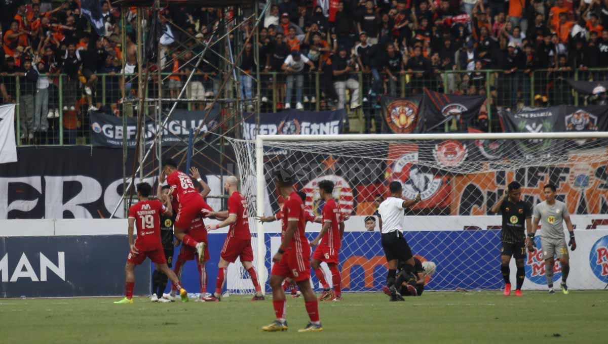 Pertandingan Liga 1 pekan ke-26 antara Persija Jakarta vs Barito Putera di Stadion Patriot Candrabhaga, Bekasi, Rabu (22/02/23). Copyright: © Herry Ibrahim/Indosport