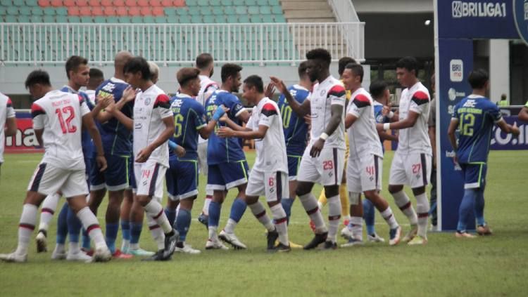 Laga Persib Bandung vs Arema FC, pada pekan ke-26 Liga 1 2022-2023 di Stadion Pakansari, Bogor, Kamis (23/02/23). Copyright: © Arif Rahman/INDOSPORT