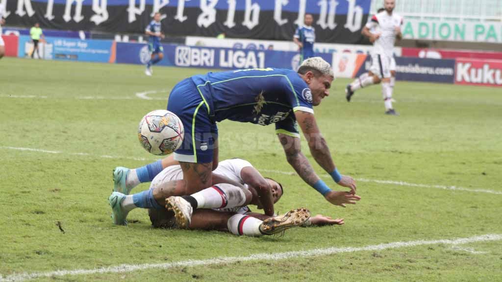 Pertandingan Persib Bandung vs Arema FC, pada pekan ke-26 Liga 1 2022-2023 di Stadion Pakansari, Bogor, Kamis (23/02/23). Copyright: © Arif Rahman/INDOSPORT