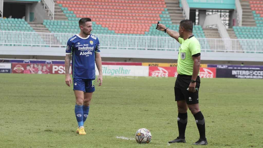 Pertandingan Persib Bandung vs Arema FC, pada pekan ke-26 Liga 1 2022-2023 di Stadion Pakansari, Bogor, Kamis (23/02/23). Copyright: © Arif Rahman/INDOSPORT
