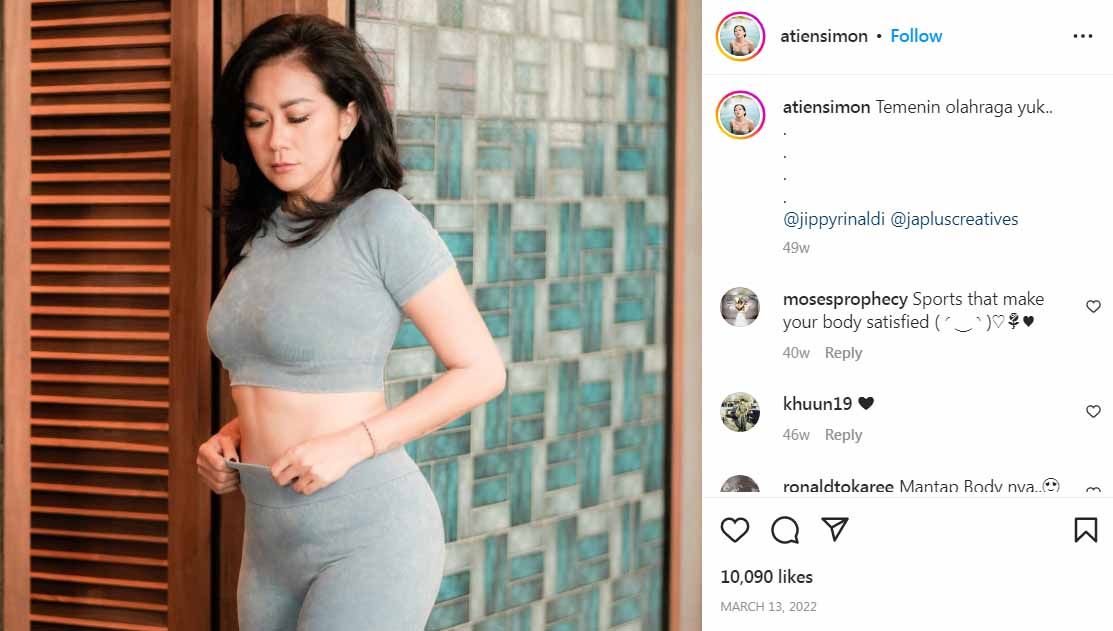 Margaretha Tien banjir pujian netizen karena miliki body goals bak ABG. (Foto: Instagram@atiensimon) Copyright: © Instagram@atiensimon