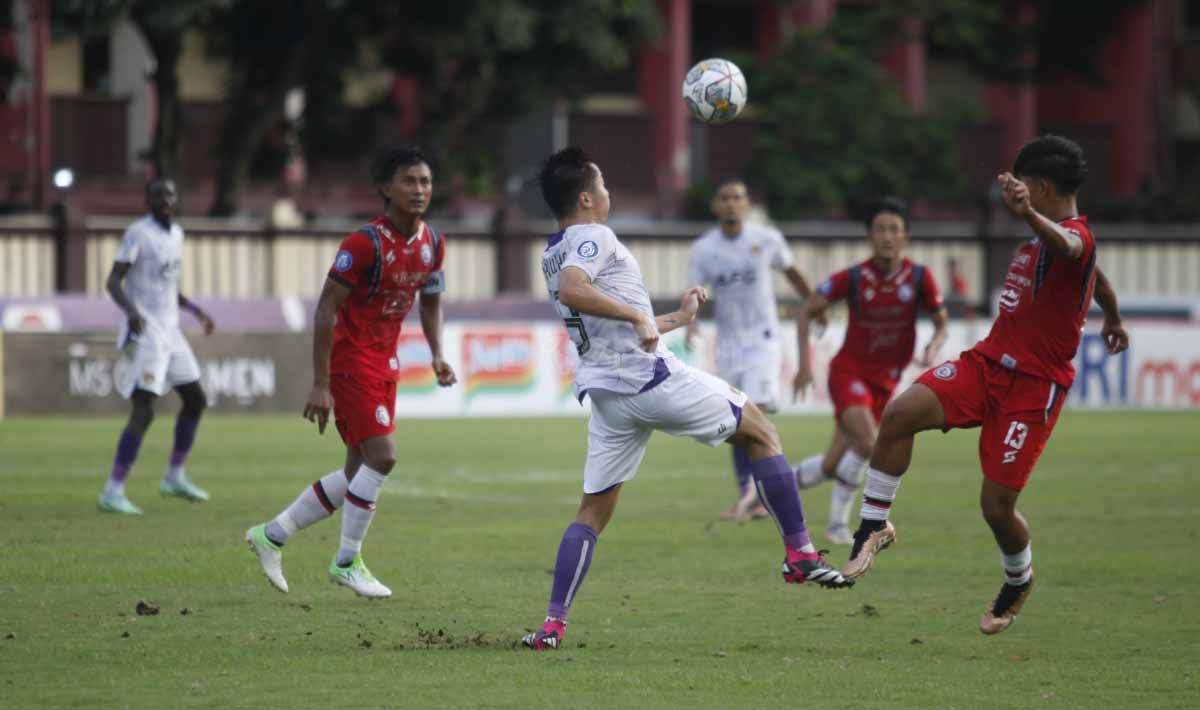 Suasana pertandingan Liga 1 pekan ke-27 antara Arema FC vs Persik Kediri di Stadion PTIK, Jakarta, Selasa (28/02/23). Foto: Herry Ibrahim/INDOSPORT. Copyright: © Herry Ibrahim/INDOSPORT