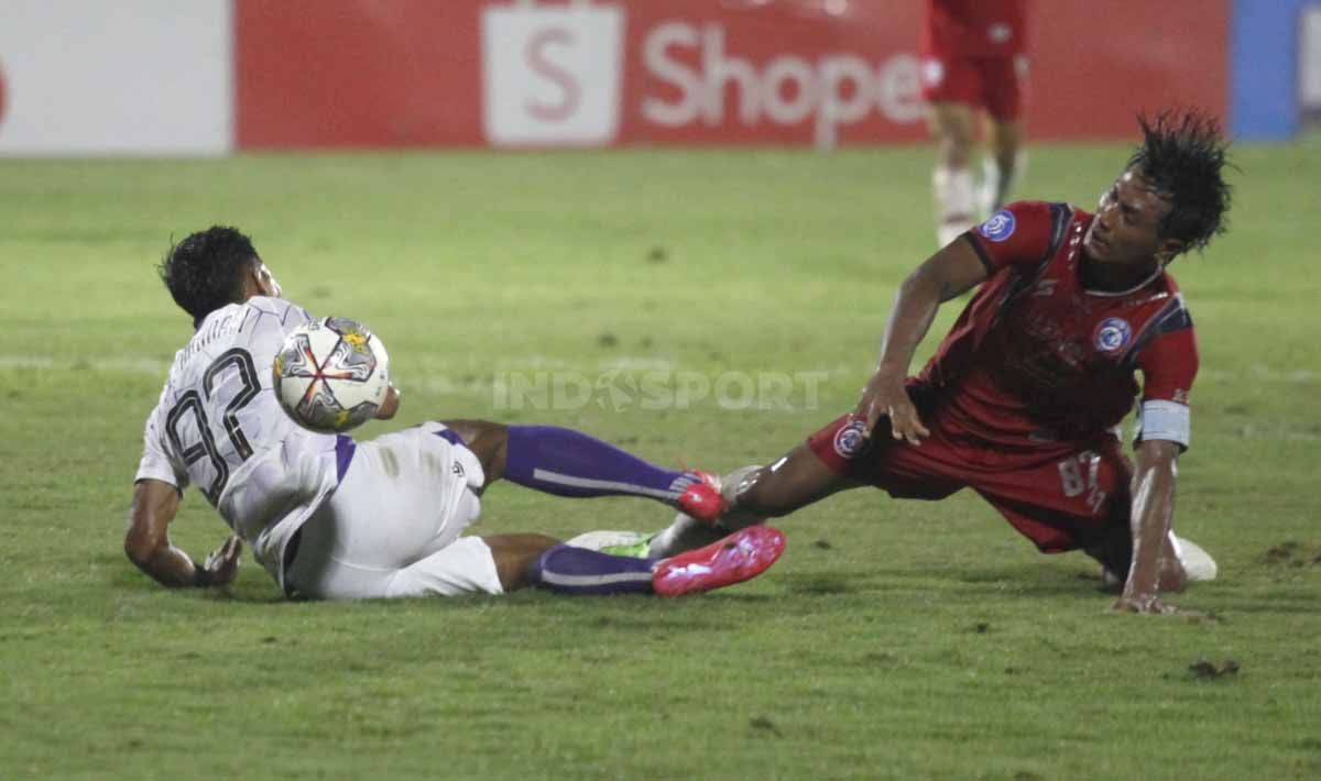 Pertandingan Liga 1 pekan ke-27 antara Arema FC vs Persik Kediri di Stadion PTIK, Jakarta, Selasa (28/02/23). Copyright: © Herry Ibrahim/INDOSPORT