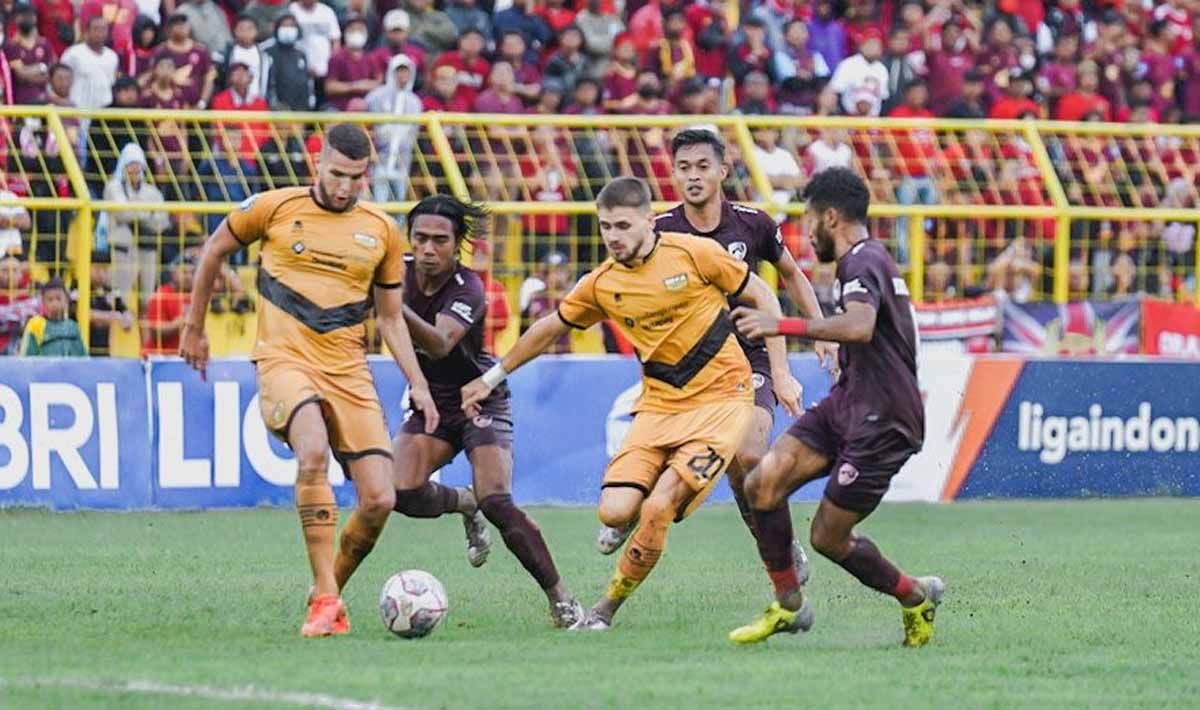 Pertandingan Liga 1 antara PSM Makassar vs Dewa United di Stadion Gelora B.J. Habibie (Lompoe), Rabu (01/03/23). (Foto: Dewa United) Copyright: © Dewa United