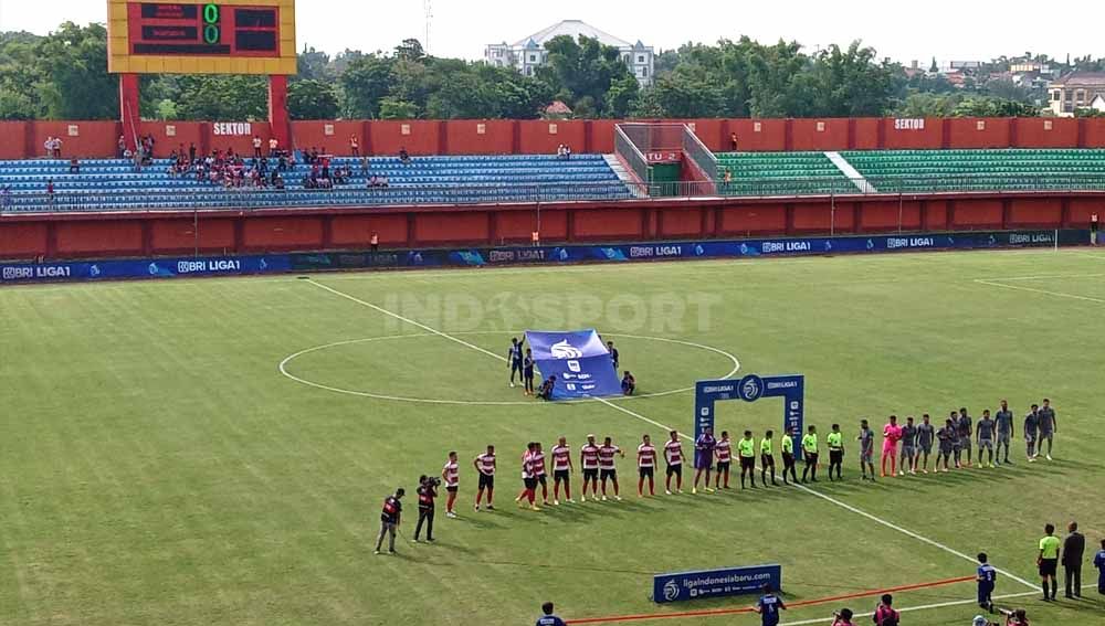 Suasana stadion jelang kick-off Madura United vs Borneo FC, tak ada lg hiruk pikuk suporter. Copyright: © Ian Setiawan/INDOSPORT