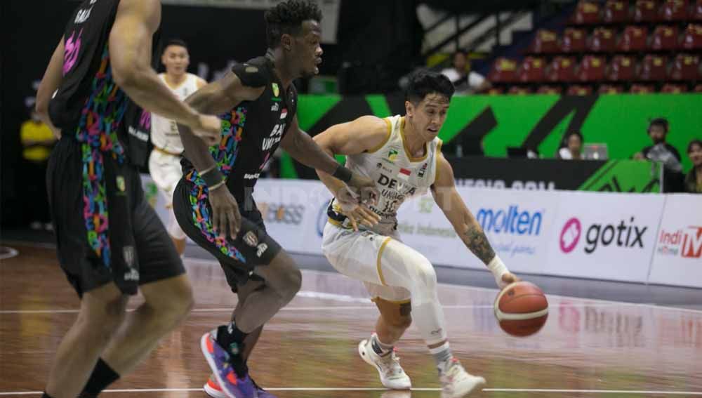 Pebasket Dewa United Banten di IBL 2023, Kevin Moses. Copyright: © Nofik Lukman Hakim/INDOSPORT