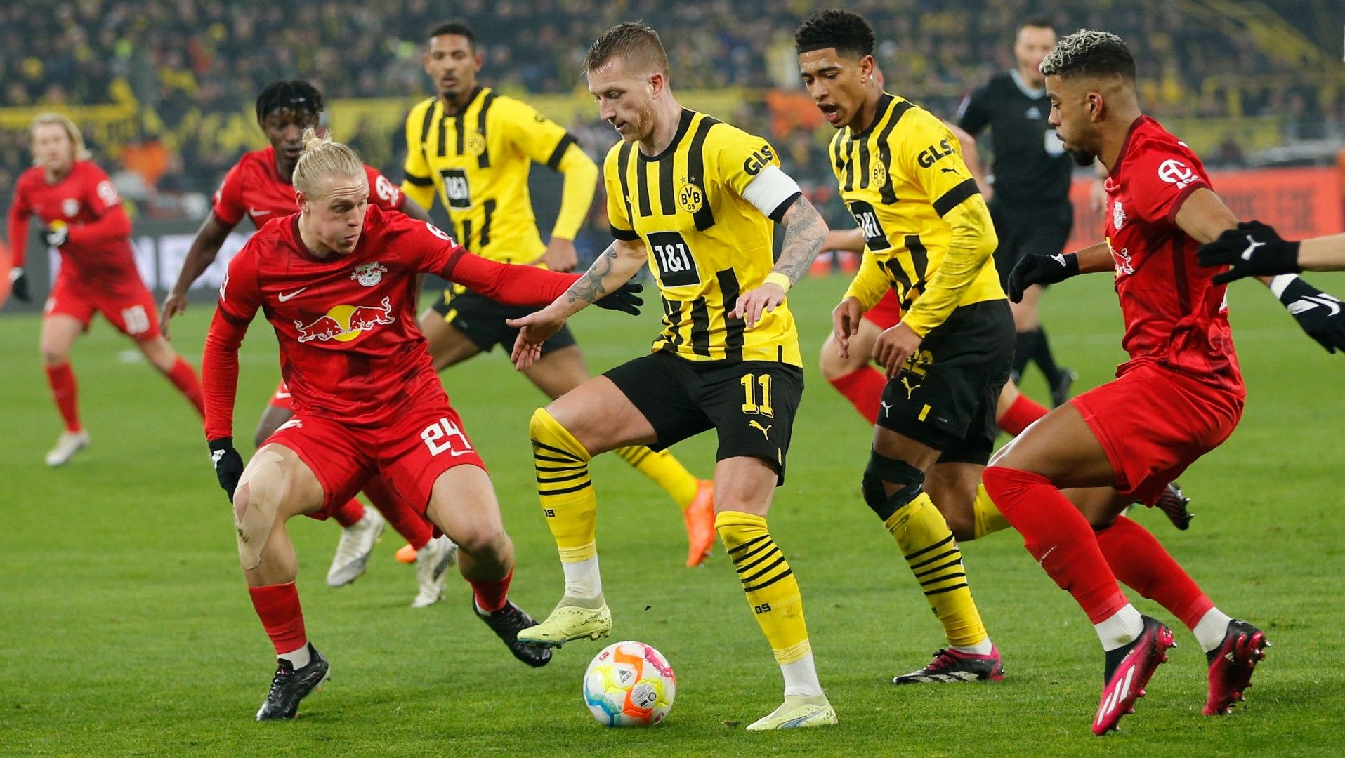 Aksi Marco Reus di laga Liga Jerman antara Borussia Dortmund vs RB Leipzig REUTERS/Leon Kuegeler Copyright: © REUTERS/Leon Kuegeler