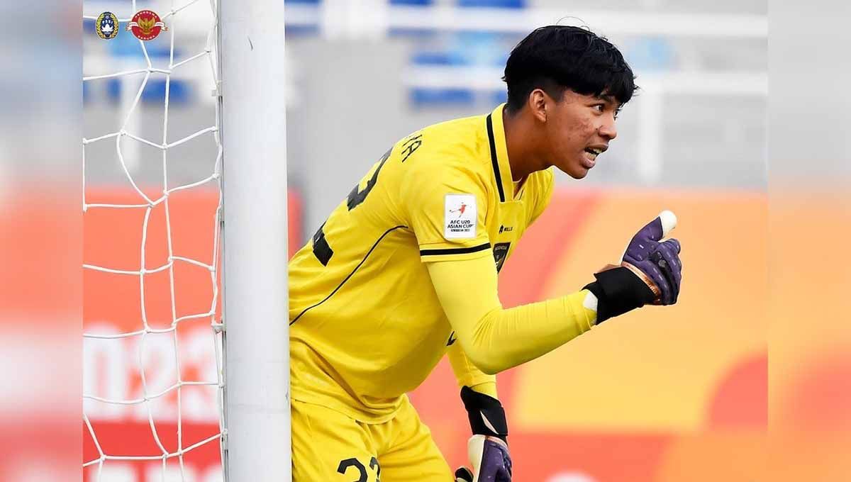 Berikut adalah profil Daffa Fasya Sumawijaya, kiper Timnas Indonesia U-20 yang disebut-sebut lebih 'kelas' daripada sosok Nadeo Argawinata. (Foto: Instagram@PSSI) Copyright: © Instagram@PSSI