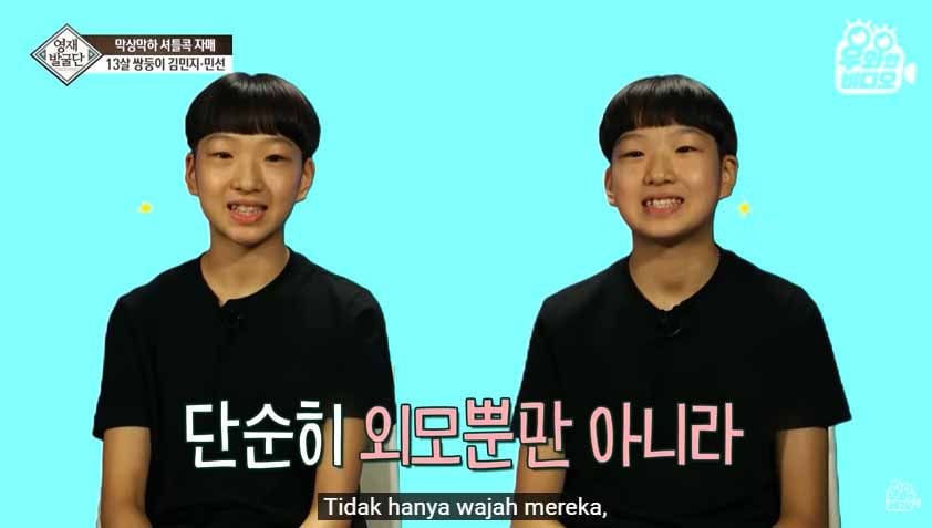 Kim Min Ji dan Kim Min Sun, pebulutangkis kembar identik asal Korea Selatan. (Foto: Youtube WOW Video) Copyright: © Youtube WOW Video