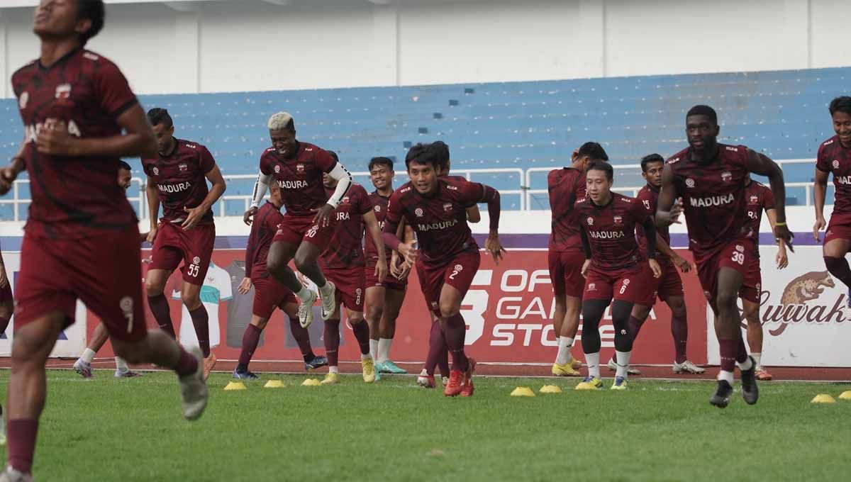 Pemain Madura United jajal Stadion Jatidiri. (Foto: MO Madura United) Copyright: © MO Madura United