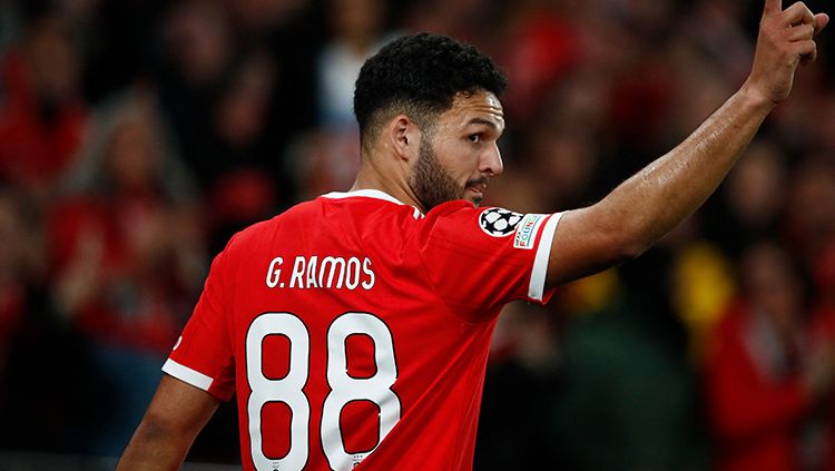 Penyerang Benfica, Goncalo Ramos, menjadi buruan utama Manchester United pada bursa transfer. Copyright: © REUTERS/Pedro Nunes