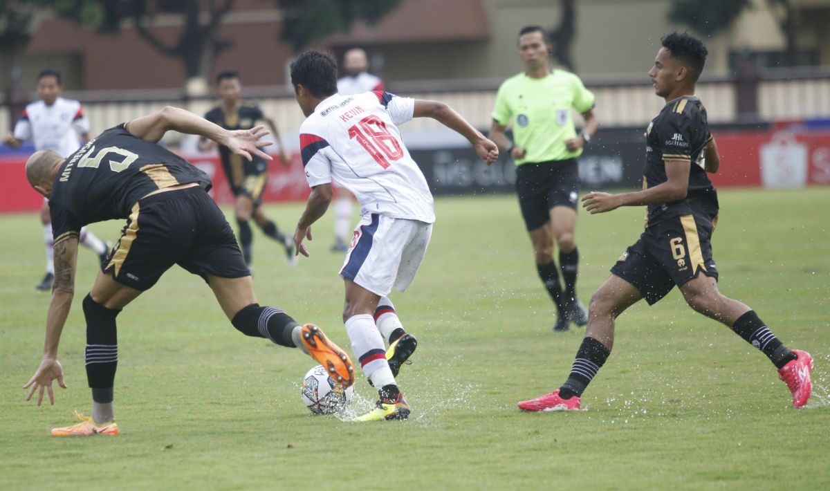 Pertandingan Liga 1 antara Arema FC vs Dewa United di Stadion PTIK, Jakarta, Jumat (10/03/2023). Copyright: © Herry Ibrahim/INDOSPORT