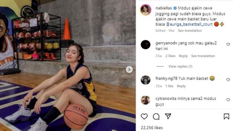 Kontestan Indonesian Idol sekaligus selebgram cantik, Nabiella Piguna, rupanya piawai main basket sampai bikin Denny Sumargo gerah saat tanding bersama. Copyright: © Instagram/nabiellas