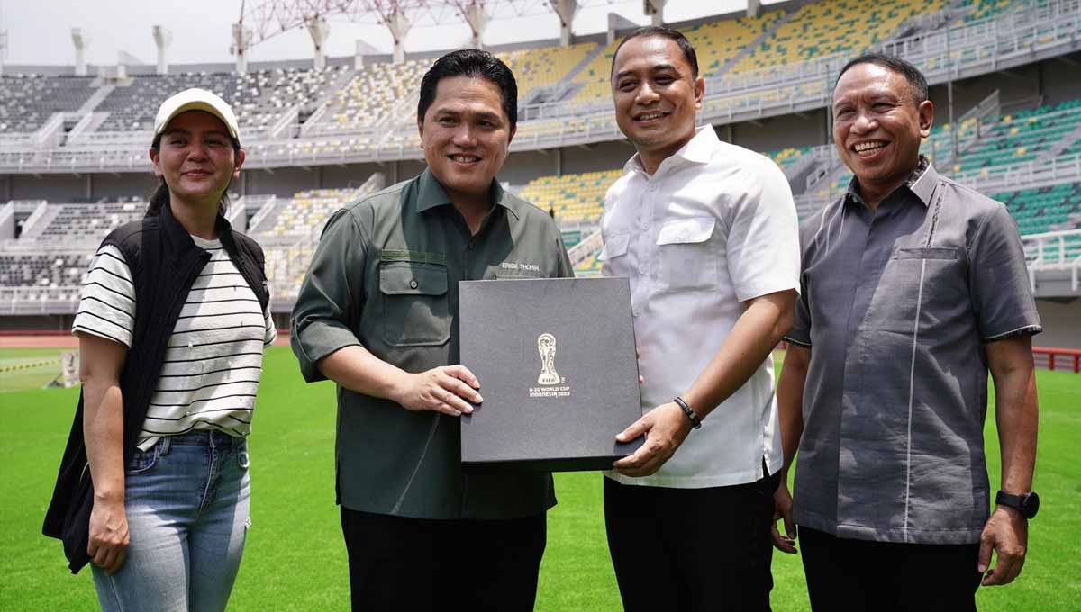 Ketua Umum PSSI, Erick Thohir saat mengunjungi Stadion Gelora Bung Tomo. (Foto: PSSI). Copyright: © PSSI