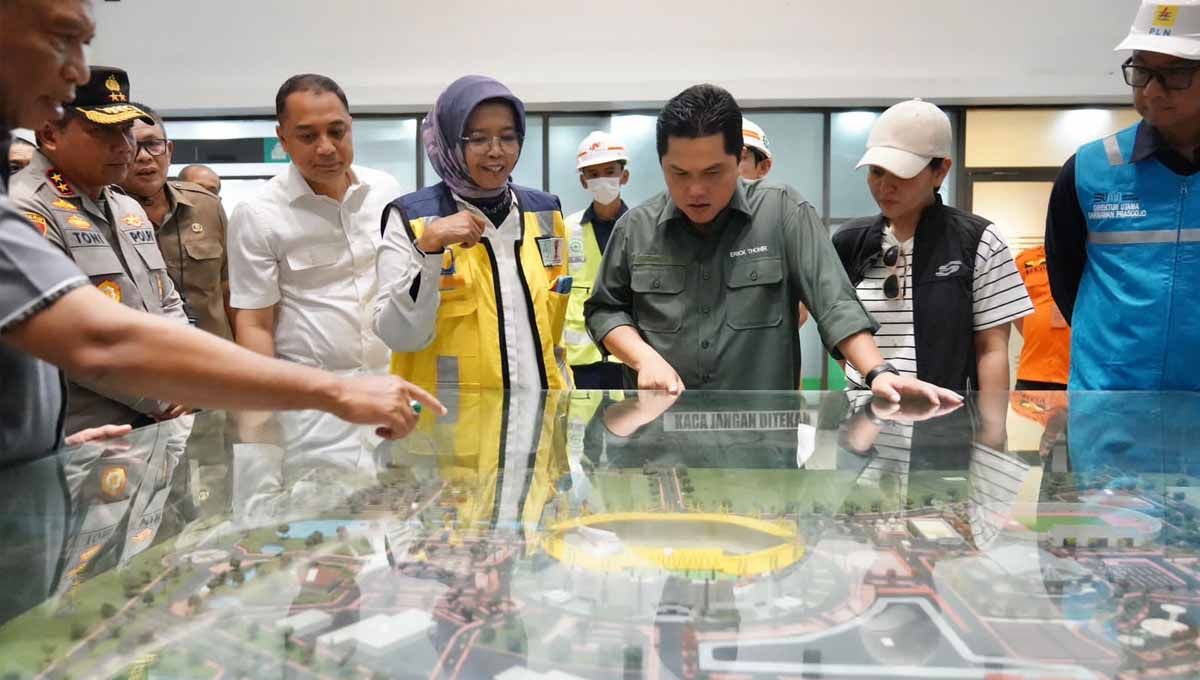 Ketua Umum PSSI, Erick Thohir saat mengunjungi Stadion Gelora Bung Tomo. (Foto: PSSI). Copyright: © PSSI