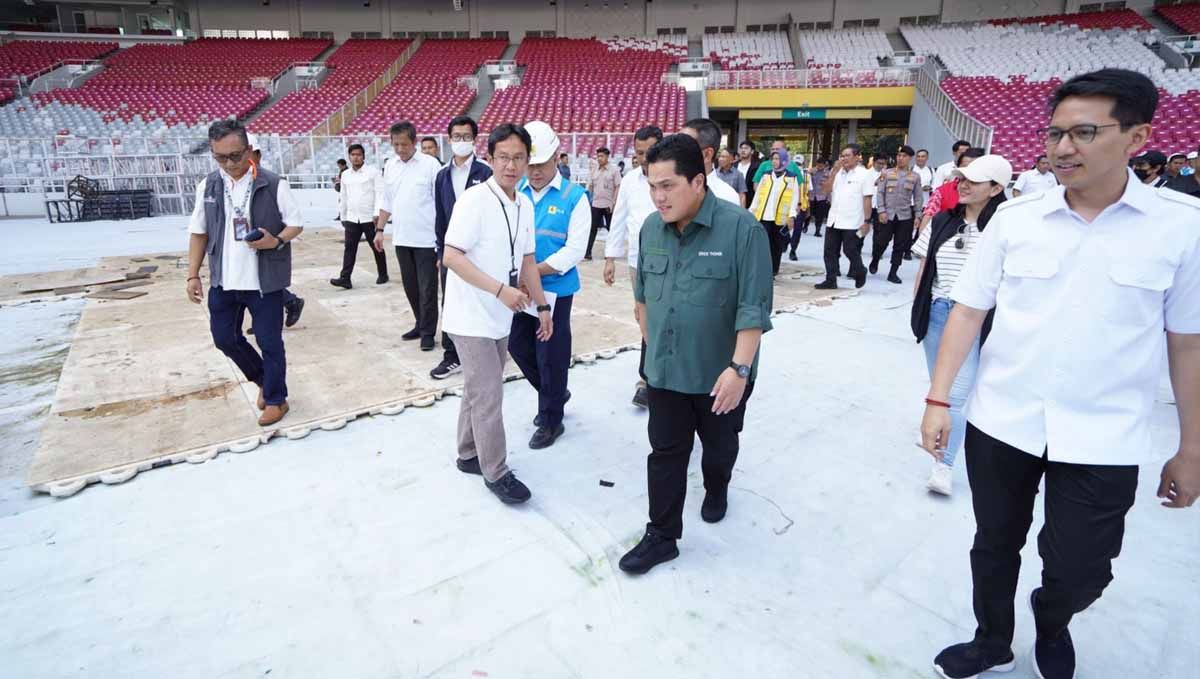 Ketua Umum PSSI, Erick Thohir saat meninjau Stadion Gelora Bung Karno. (Foto: PSSI) Copyright: © PSSI