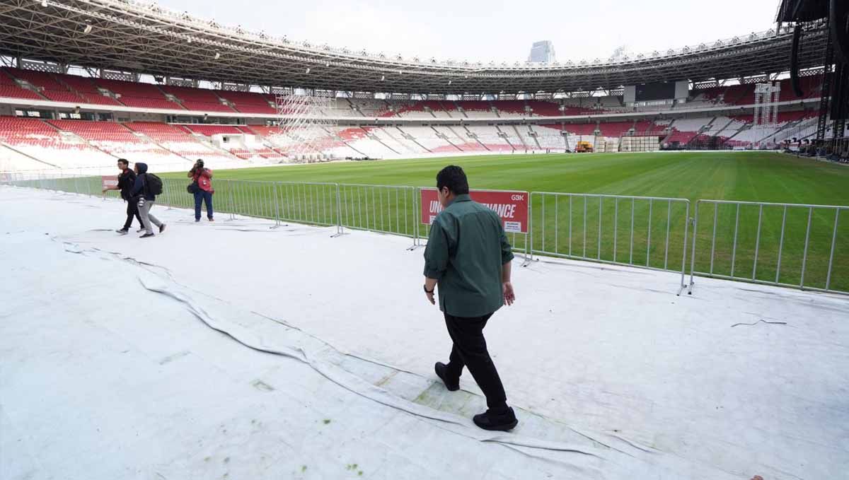 Ketua Umum PSSI, Erick Thohir saat meninjau Stadion Gelora Bung Karno. (Foto: PSSI) Copyright: © PSSI