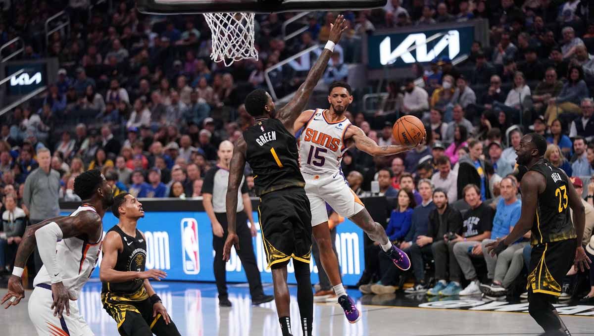 Rekap hasil NBA per Selasa (14/03/2023) sajikan laga panas Golden State Warriors vs Phoenix Suns dan menggilanya Giannis Antetokounmpo. Copyright: © REUTERS/Cary Edmondson
