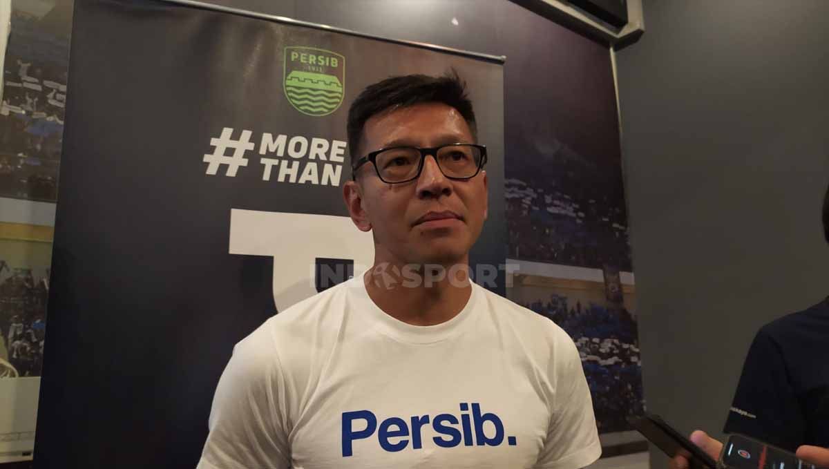 Teddy Tjahjono bicara mengenai persaingan dan peluang Persib Bandung meraih gelar juara di kompetisi Liga 1 2022-2023. Copyright: © Arif Rahman/INDOSPORT