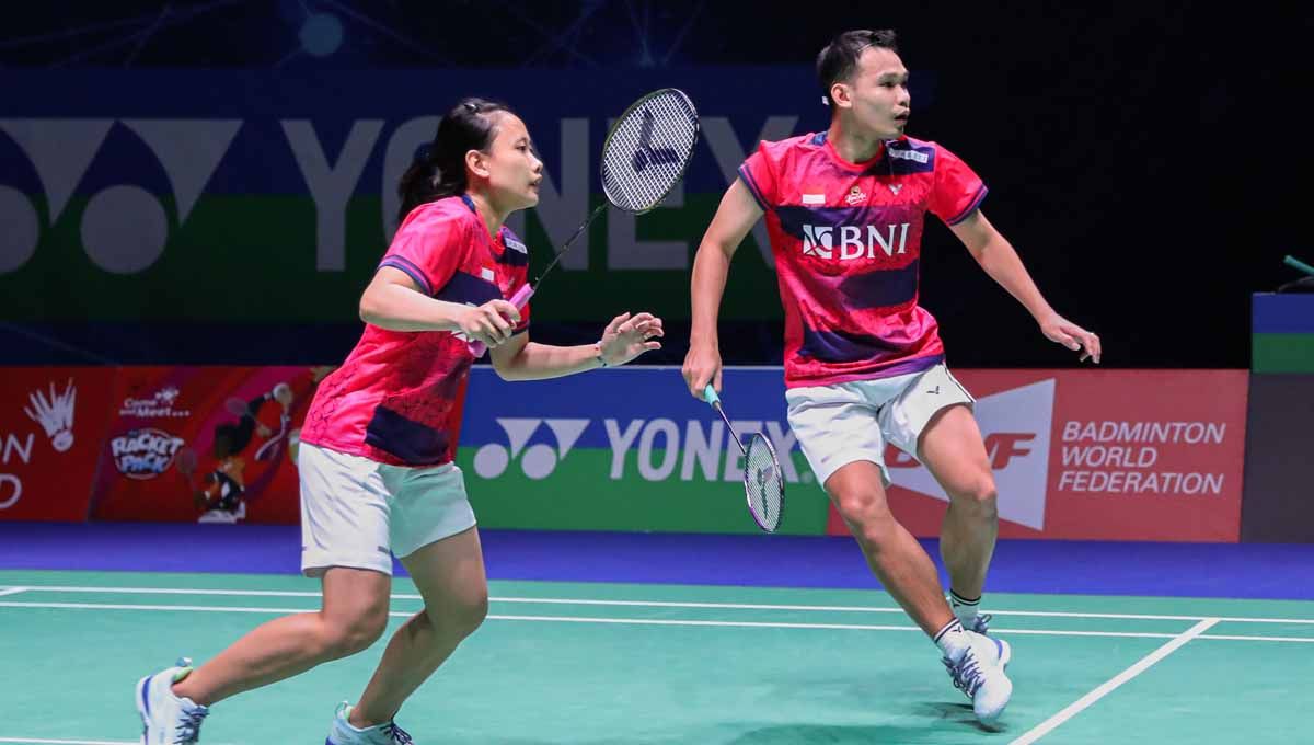 Sebuah suguhan reli manis tersaji di Swiss Open 2023 yang mempertemukan Rinov Rivaldy/Pitha Haningtyas Mentari vs Dejan Ferdinansyah/Gloria Emanuelle Widjaja. Copyright: © PBSI