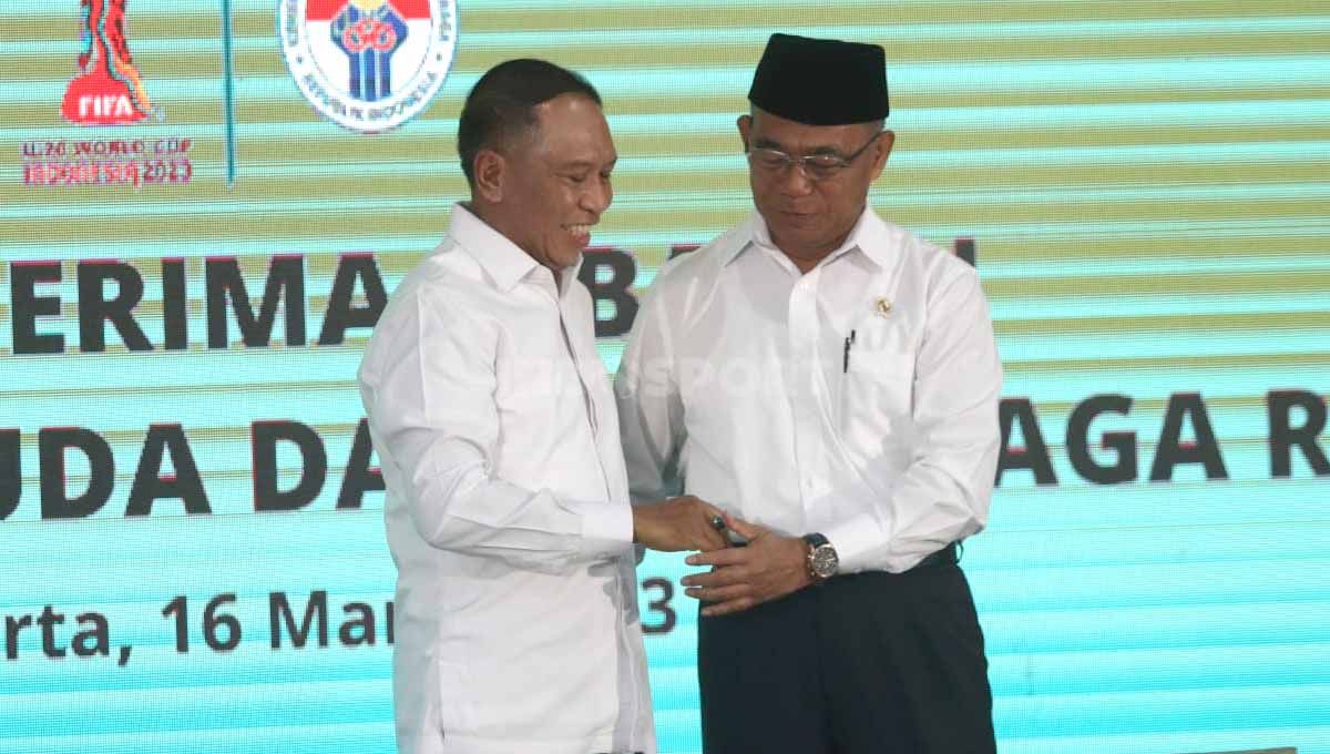 Prosesi serah terima jabatan dari Zainudin Amali ke Muhadjir Effendy sebagai Plt Menpora di Kantor Kemenpora, Kamis (16/03/23). Copyright: © Herry Ibrahim/INDOSPORT