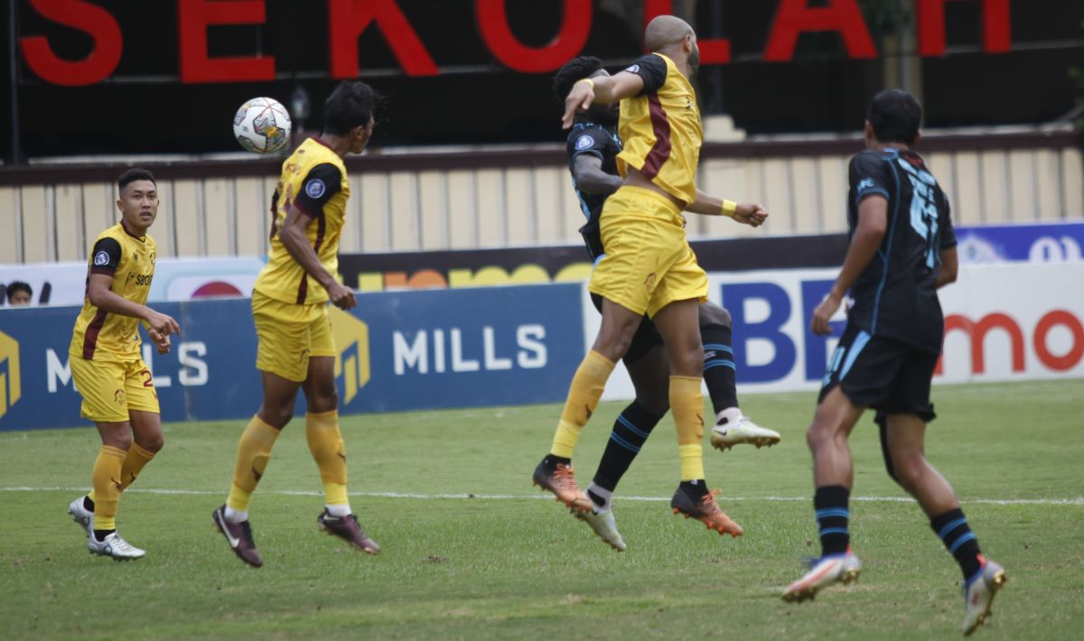 Pertandingan Liga 1 antara Arema FC vs  Persikabo 1973 di Stadion PTIK, Jakarta, Minggu (19/03/23). Copyright: © Herry Ibrahim/INDOSPORT