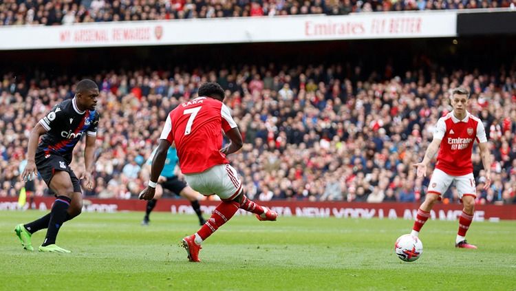 Bukayo Saka mencetak gol di laga Arsenal vs Crystal Palace (19/03/23). (Foto: Reuters/Peter Cziborra) Copyright: © Reuters/Peter Cziborra