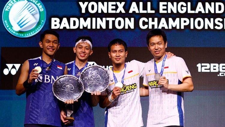 Fajar Alfian/Muhammad Rian Ardianto dan Mohammad Ahsan/Hendra Setiawan usai final All England 2023. (Foto: Reuters/Andrew Boyers) Copyright: © Reuters/Andrew Boyers