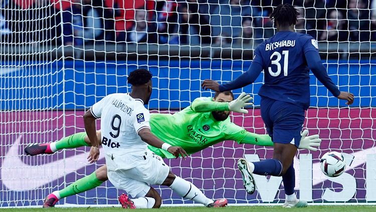 Arnaud Kalimuendo mencetak gol di laga PSG vs Rennes (19/03/23). (Foto: REUTERS/Gonzalo Fuentes) Copyright: © REUTERS/Gonzalo Fuentes