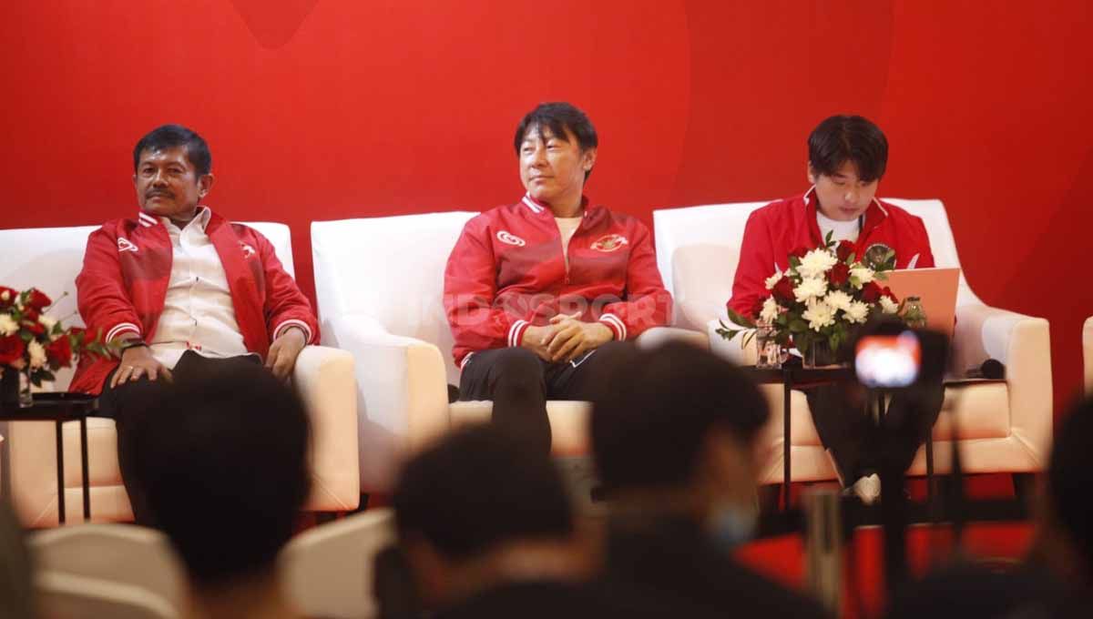 Pelatih Timnas Indonesia U-20, Shin Tae-yong berharap klub-klub dengan senang hati melepas pemain mereka yang dipanggil ke pemusatan latihan. Copyright: © Herry Ibrahim/INDOSPORT