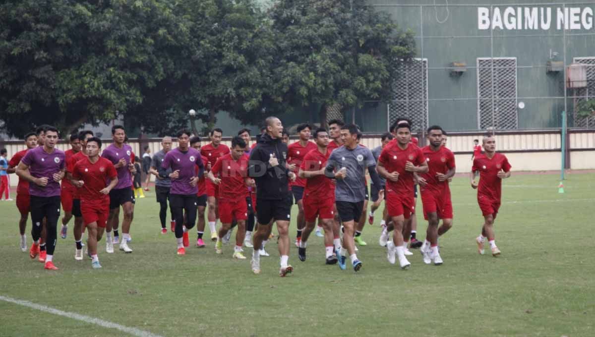 Latihan perdana Timnas Indonesia Senior sebagai persiapan laga FIFA Matchday melawan Burundi di Lapangan PTIK, Jakarta, Senin (20/03/23). Copyright: © Herry Ibrahim/INDOSPORT