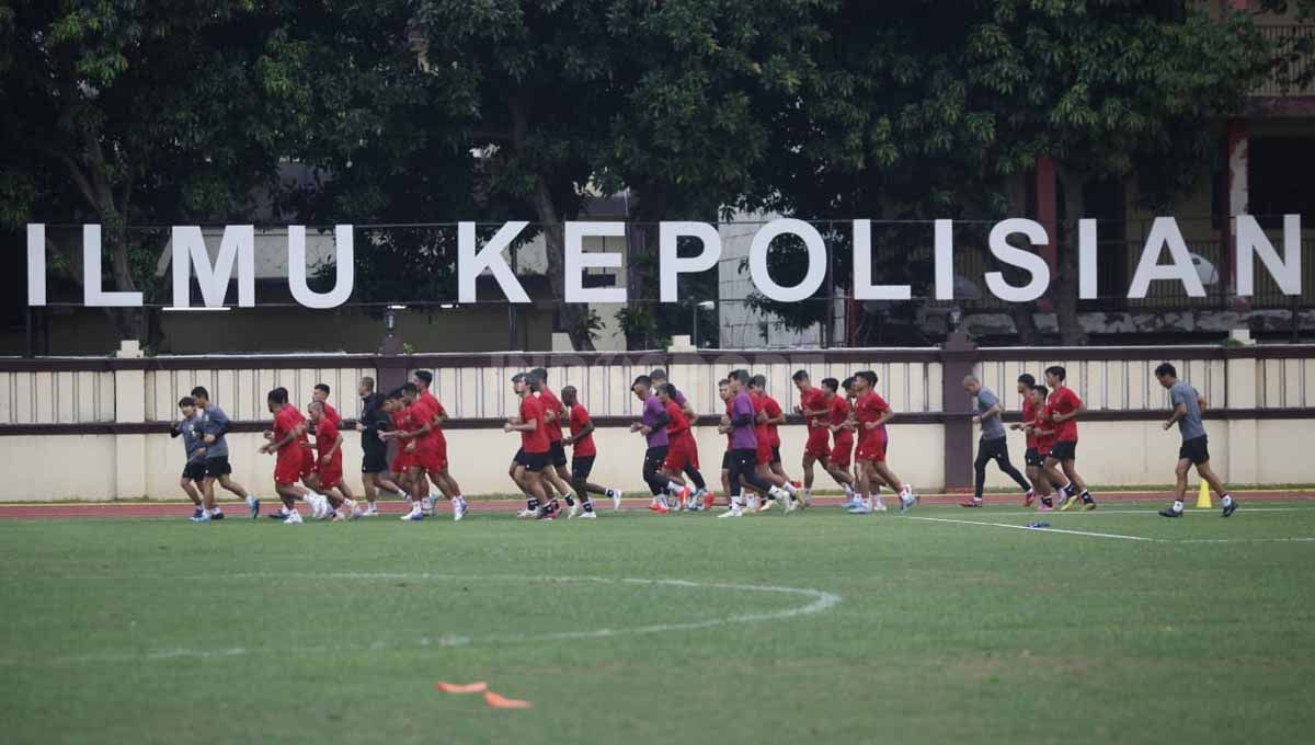 Latihan perdana Timnas Indonesia Senior sebagai persiapan laga FIFA Matchday melawan Burundi di Lapangan PTIK, Jakarta, Senin (20/03/23). Copyright: © Herry Ibrahim/INDOSPORT