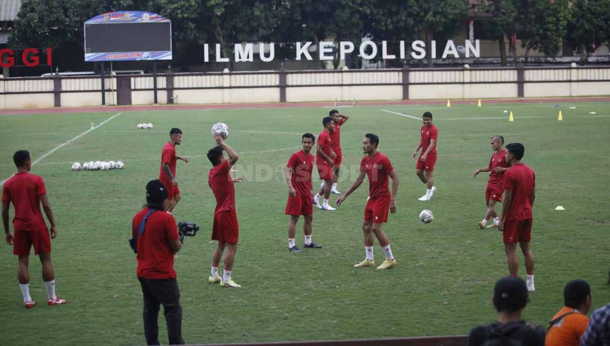 Latihan perdana Timnas Indonesia Senior sebagai persiapan laga FIFA Matchday melawan Burundi di Lapangan PTIK, Jakarta, Senin (20/03/23). Copyright: © Herry Ibrahim/INDOSPORT