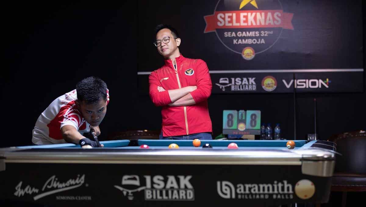 Chef de Mission (CdM) SEA Games 2023, Lexyndo Hakim mengunjungi pelatnas angkat besi dan biliar. (Foto: NOC Indonesia) Copyright: © NOC Indonesia