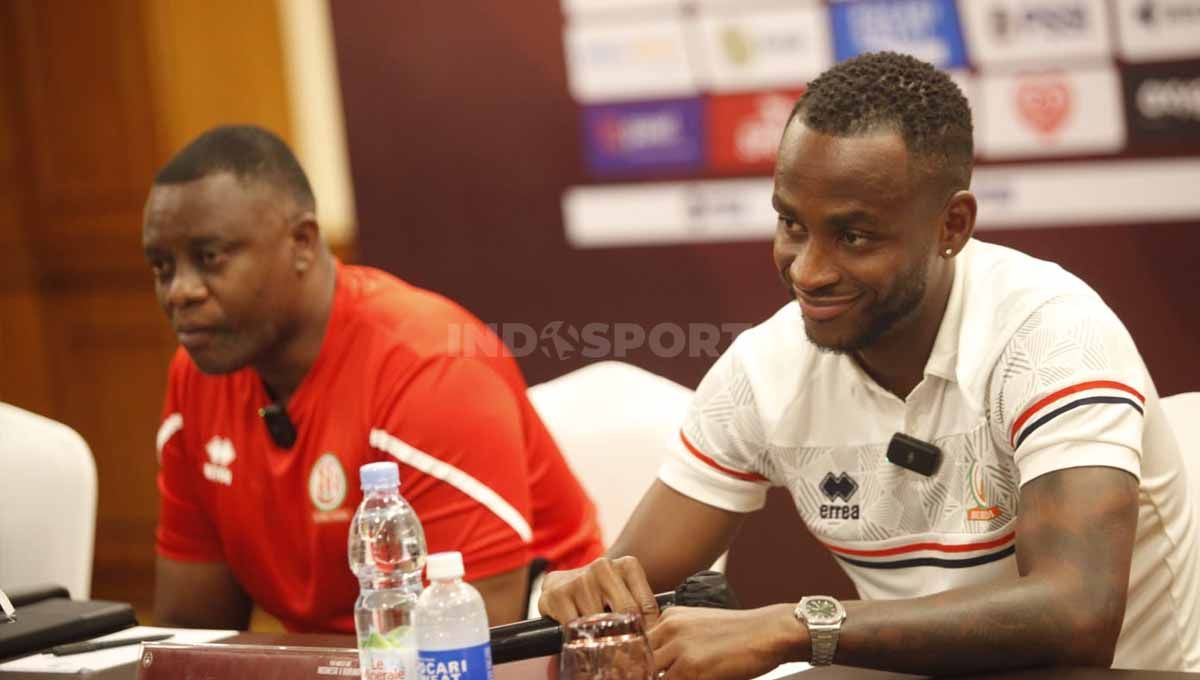 Jumpa pers Timnas Burundi jelang FIFA Matchday melawan Timnas Indonesia yang dihadiri oleh pelatih Etienne Ndayiragije dan kapten Saido Berahino di Hotel Sultan, Jakarta, Jumat (24/03/23). Copyright: © Herry Ibrahim/INDOSPORT