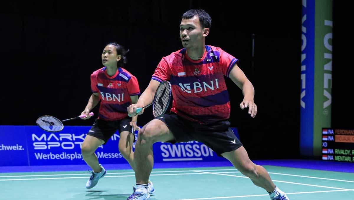 Pasangan ganda campuran Indonesia, Rinov Rivaldy/Pitha Haningtyas Mentari melaju ke babak kedua Badminton Asia Championships 2023. (Foto: PBSI) Copyright: © PBSI