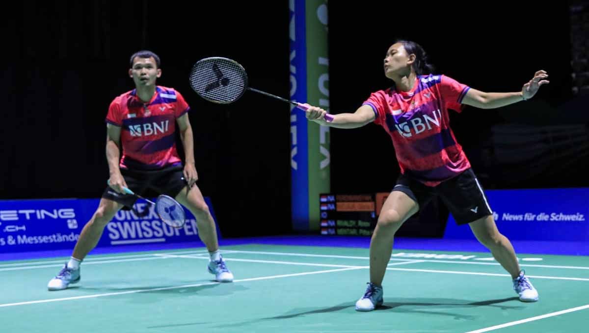 Rinov Rivaldy/Pitha Haningtyas Mentari sukses bungkam jagoan tuan rumah yang sedang on fire, Chen Tang Jie/Toh Ee Wei di babak 32 besar Malaysia Masters 2023. Copyright: © PBSI