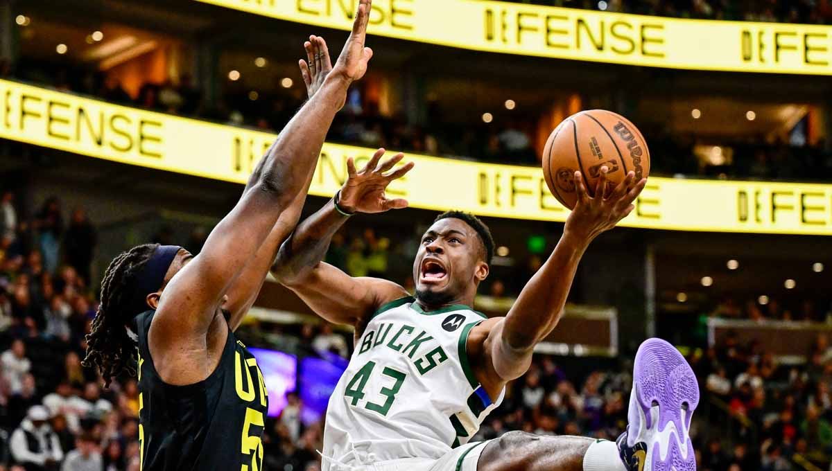 Pertandingan NBA antara Utah Jazz vs Milwaukee Bucks. (Foto: REUTERS/Christopher Creveling) Copyright: © REUTERS/Christopher Creveling