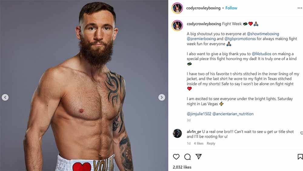 Viral petinju asal Kanada, Cody Crowley, banjir tangisan saat mendedikasikan kemenangan untuk sang ayah yang baru meninggalkannya karena bunuh diri. Copyright: © Instagram@codycrowleyboxing