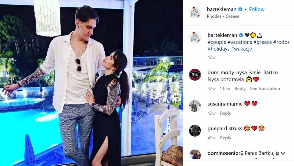 Mliki tinggi badan yang mencolok, atlet voli timnas Polandia Bartomiej Lemanski, rupanya memiliki pacar bertubuh mungil, sampai dijuluki pasangan fenomenal. Copyright: © Instagram@bartekleman