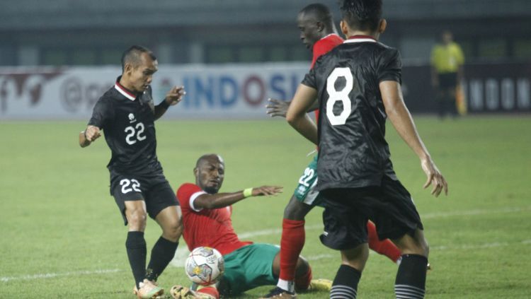 Aksi Pemain Timnas Indonesia, Riko Simanjuntak saat Menghadapi Burundi Copyright: © Herry Ibrahim/INDOSPORT