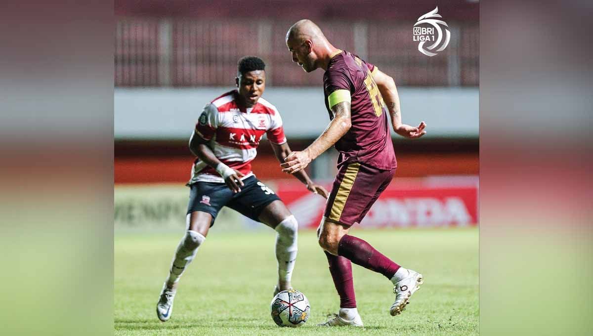 Laga Liga 1 antara Madura United vs PSM Makassar di Stadion Gelora Madura Ratu Pamelingan (Pamekasan), Jumat (31/03/23). (Foto: Instagram@liga1match) Copyright: © Instagram@liga1match
