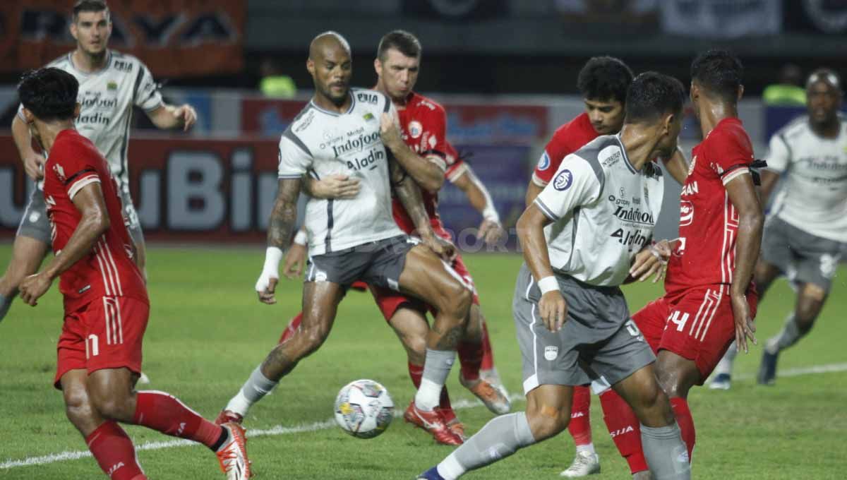 Laga Liga 1 antara Persija Jakarta vs Persib Bandung di Stadion Patriot (Bekasi), Jumat (31/03/23). Copyright: © Herry Ibrahim/INDOSPORT