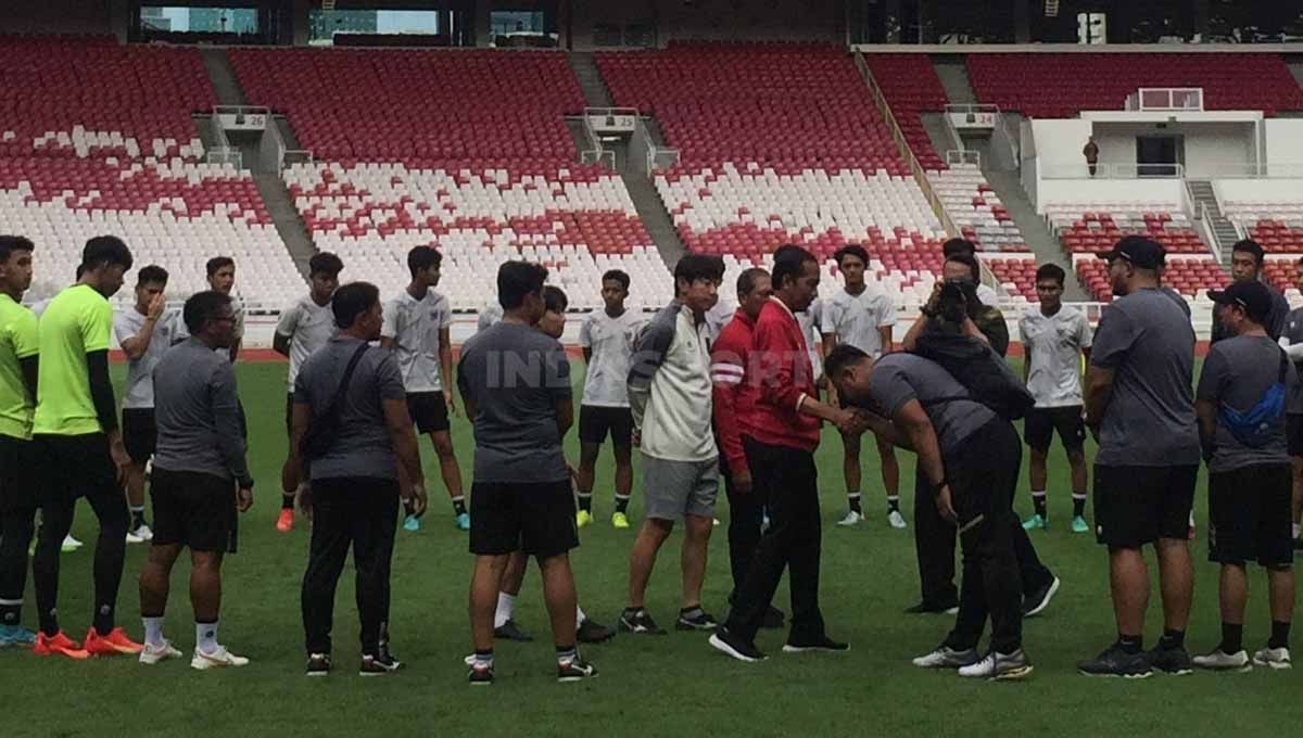 Presiden Joko Widodo bertemu Timnas Indonesia U-20 pasca batalnya piala dunia U-20. Copyright: © Petrus Manus Da'Yerimon/INDOSPORT